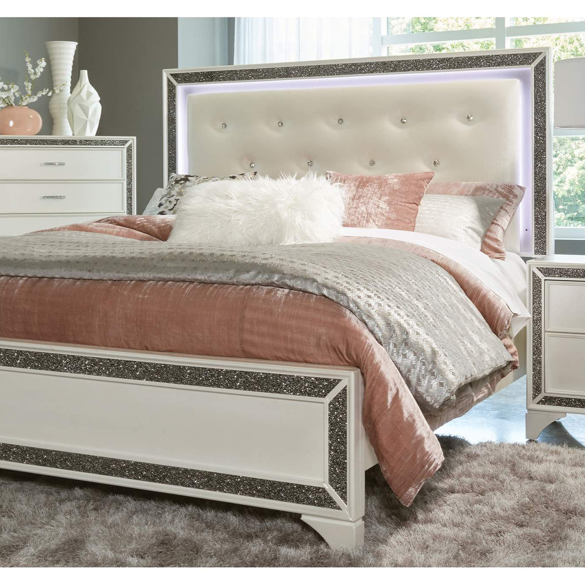 1572W-9 Salon Chest