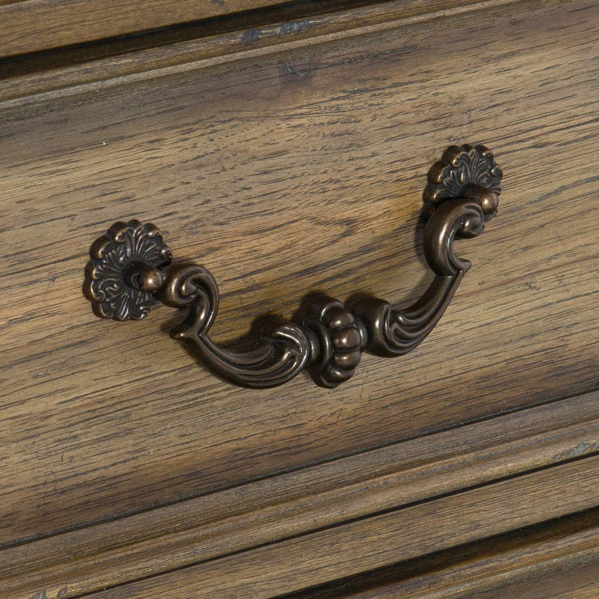 1693-5 Rachelle Dresser