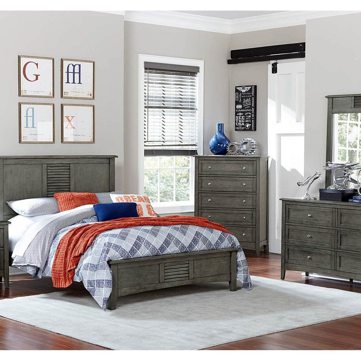2046-5 Garcia Dresser