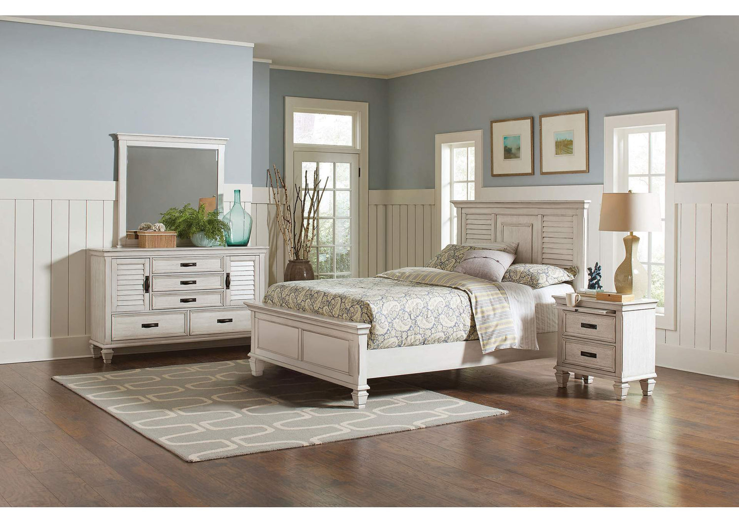 Franco 4-piece Queen Bedroom Set Distressed White