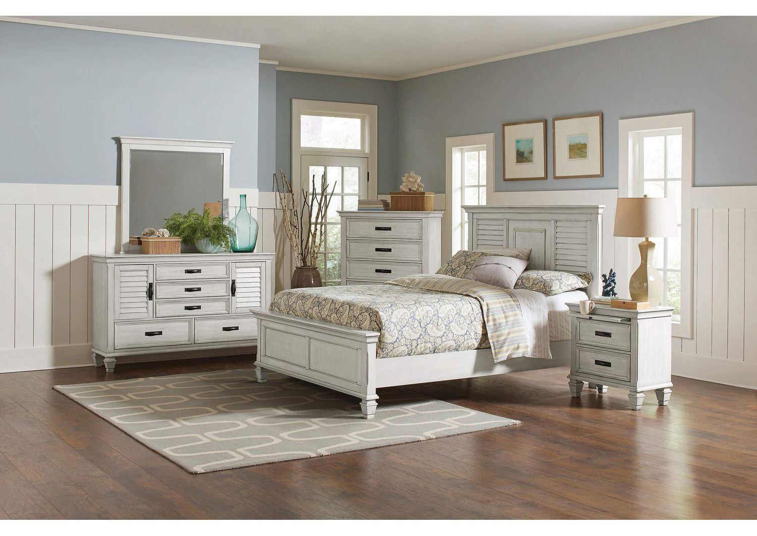Franco 5-piece Queen Bedroom Set Distressed White