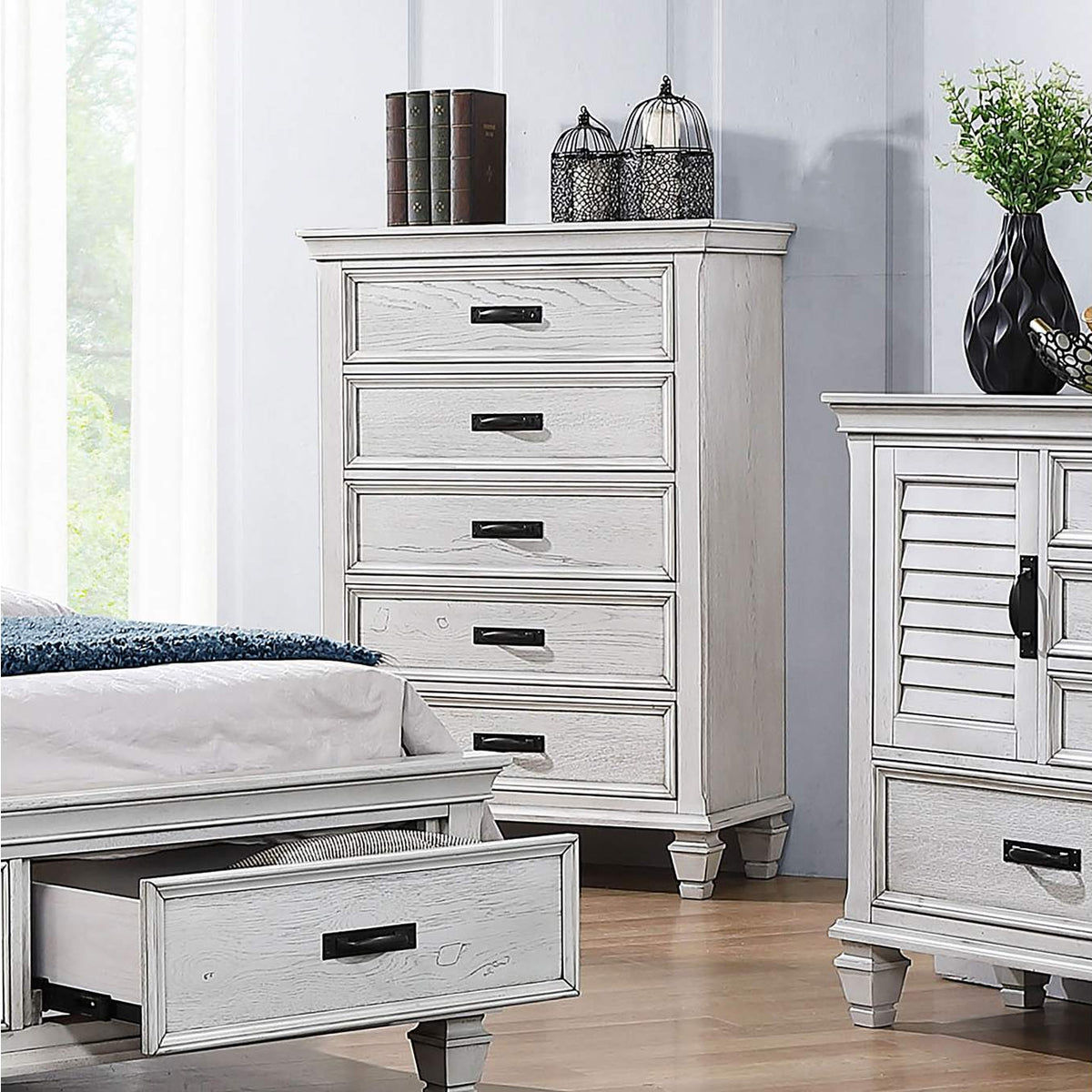 205335 Franco 5-drawer Bedroom Chest Distressed White