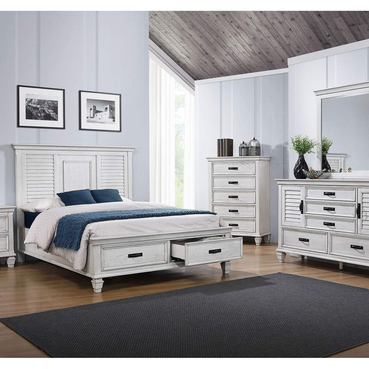 205335 Franco 5-drawer Bedroom Chest Distressed White