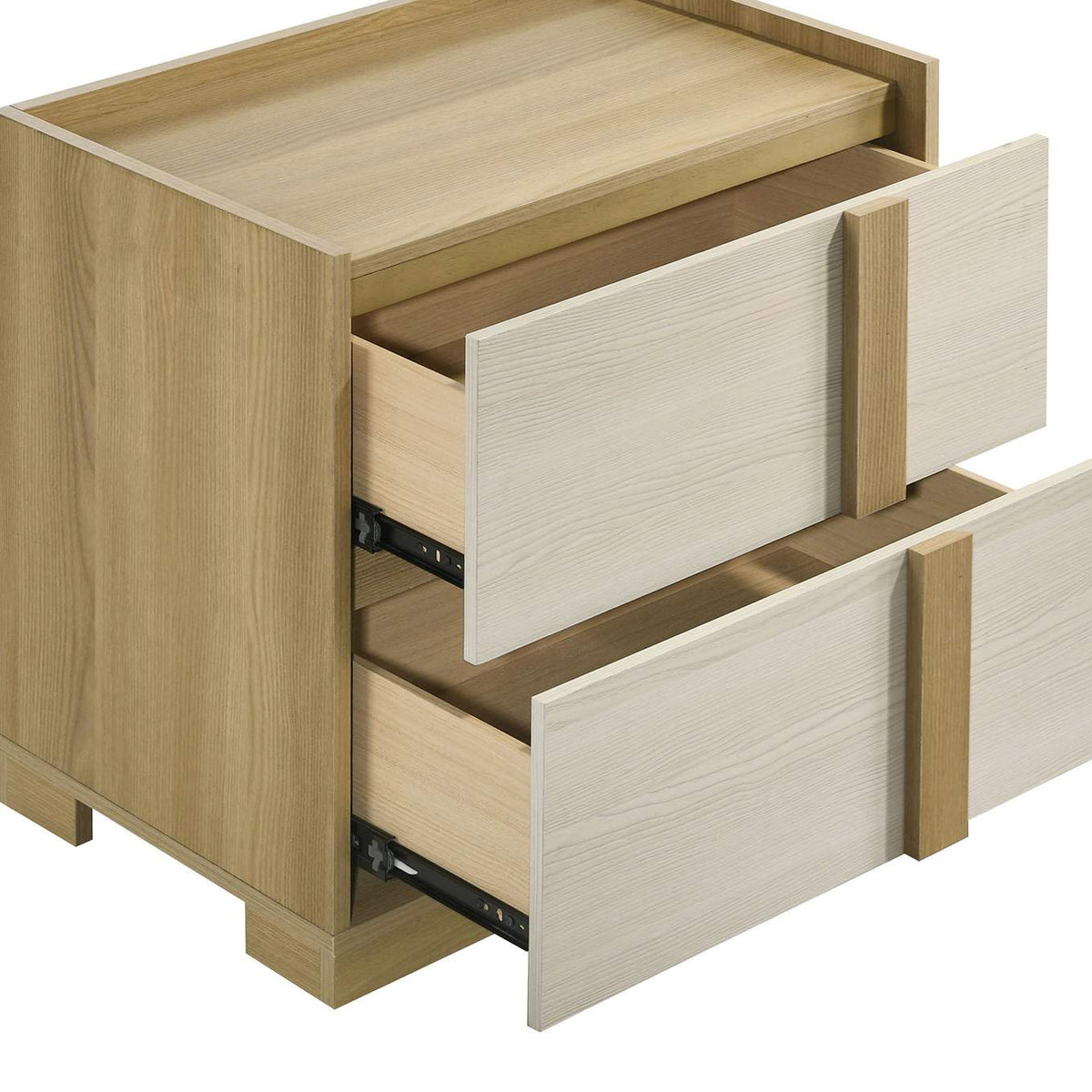 215651Q-S4 Hyland 4-piece Queen Bedroom Set Natural