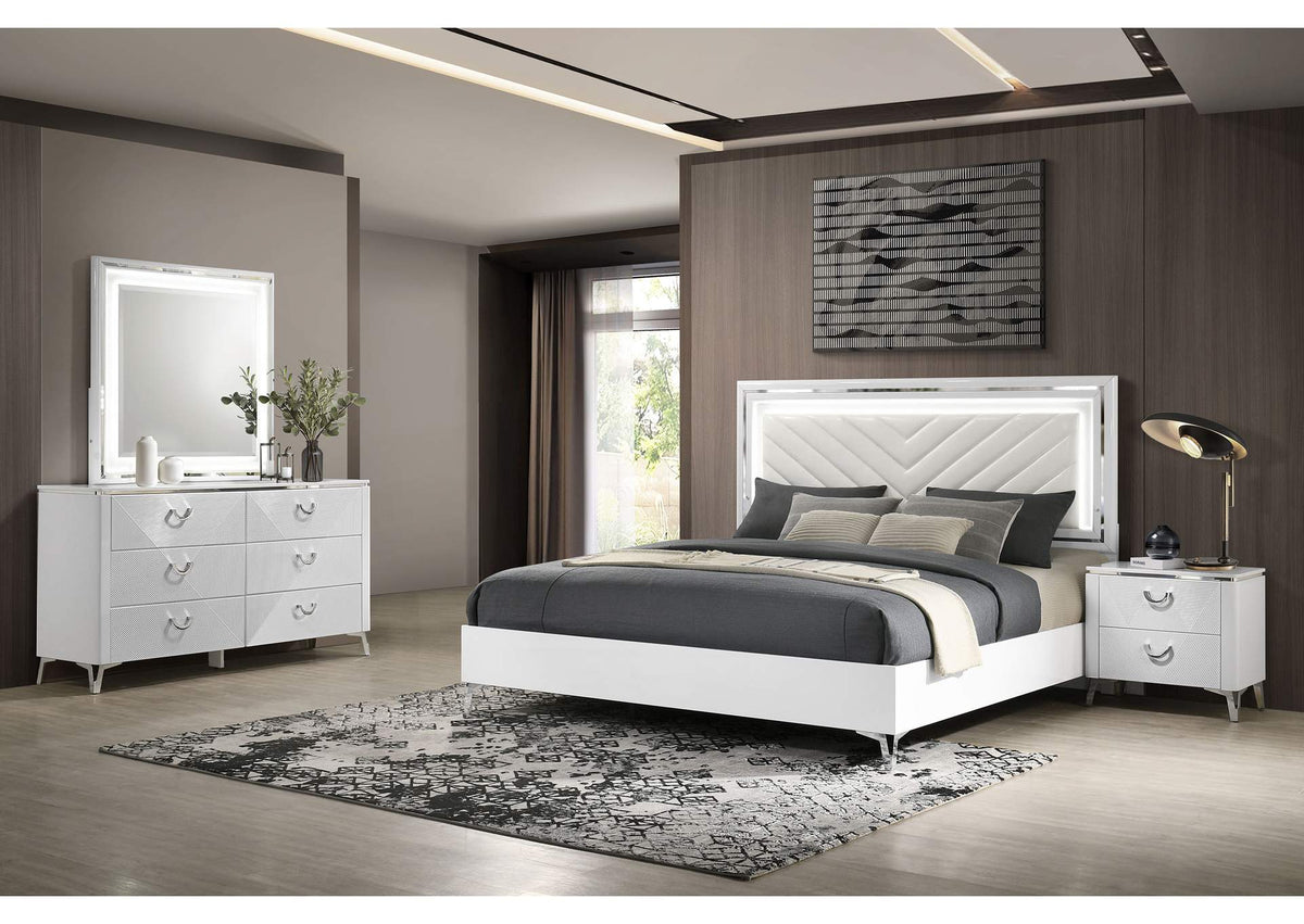 215791KE-S4 Cassia 4-piece Eastern King LED Bedroom Set White High Gloss