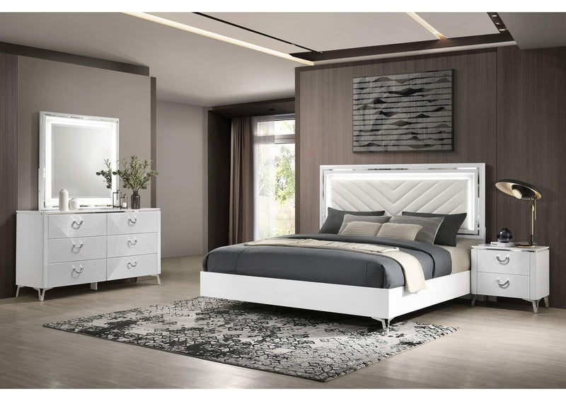 215791KE-S4 Cassia 4-piece Eastern King LED Bedroom Set White High Gloss