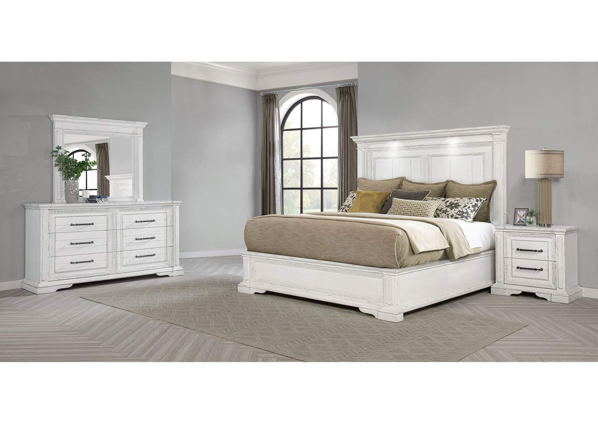 215871KW-S4 McKinney 4-piece California King Bedroom Set Vintage White