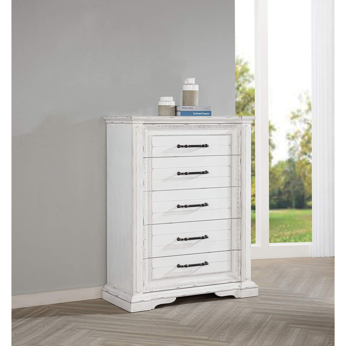 215875 McKinney 5-drawer Bedroom Chest of Drawers Vintage White
