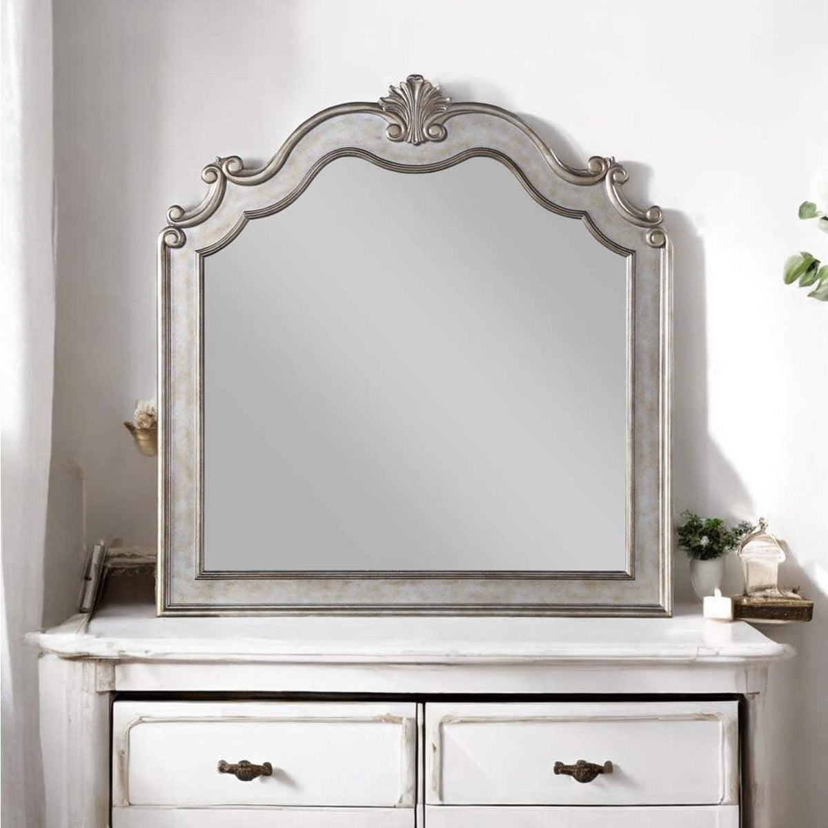 22204 Esteban Mirror