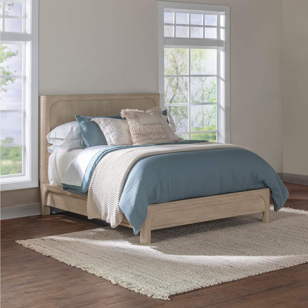222521KE Solano 56-inch Eastern King Panel Bed Weathered Mango