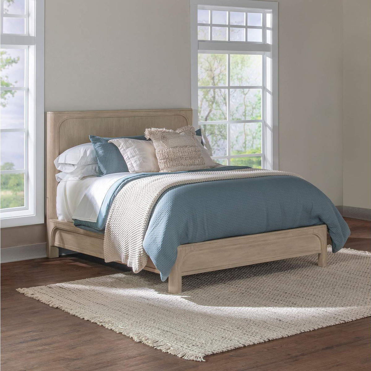 222521Q Solano 56-inch Queen Panel Bed Weathered Mango