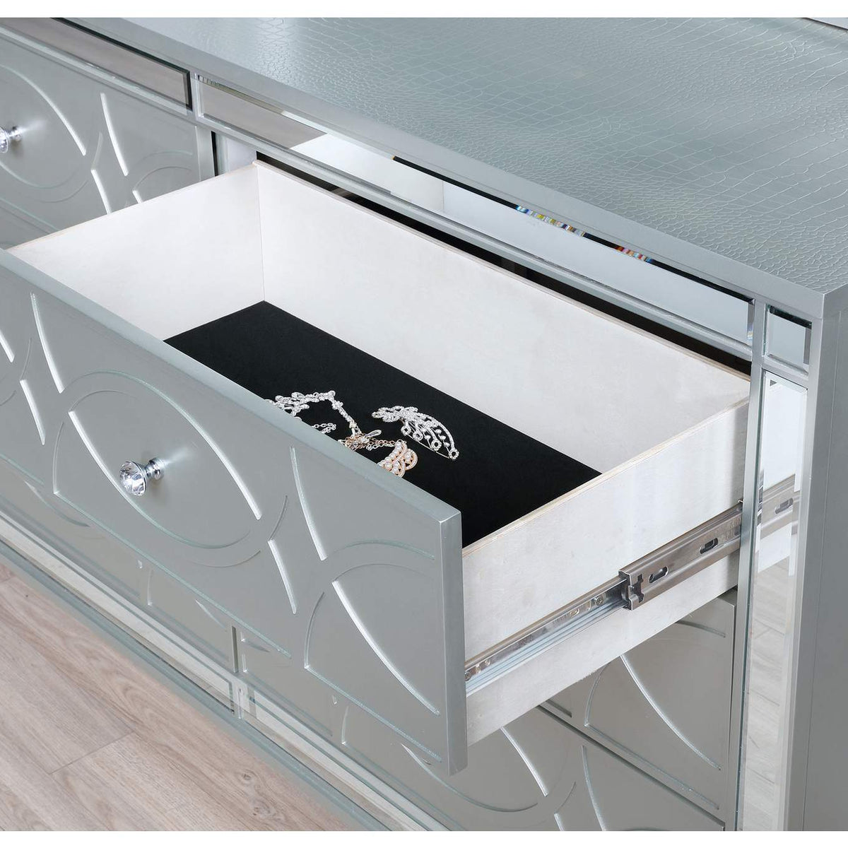 223213 Gunnison 6-drawer Dresser Silver Metallic
