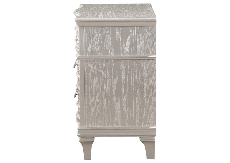 223392 Evangeline 3-drawer Nightstand Silver Oak