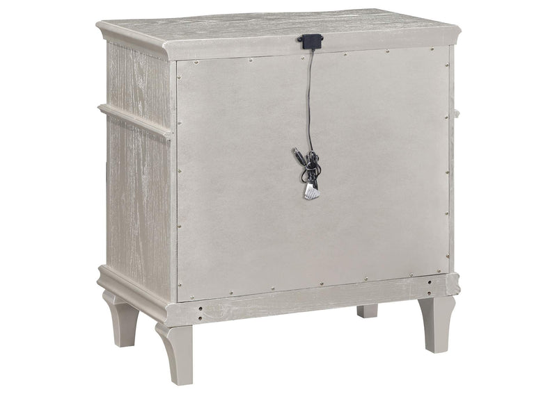 223392 Evangeline 3-drawer Nightstand Silver Oak