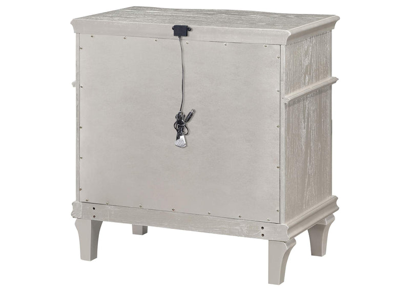223392 Evangeline 3-drawer Nightstand Silver Oak
