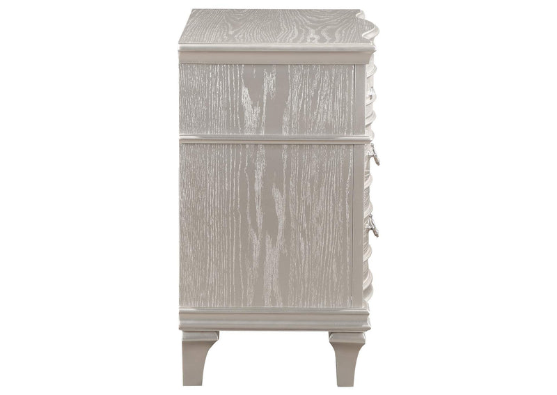 223392 Evangeline 3-drawer Nightstand Silver Oak