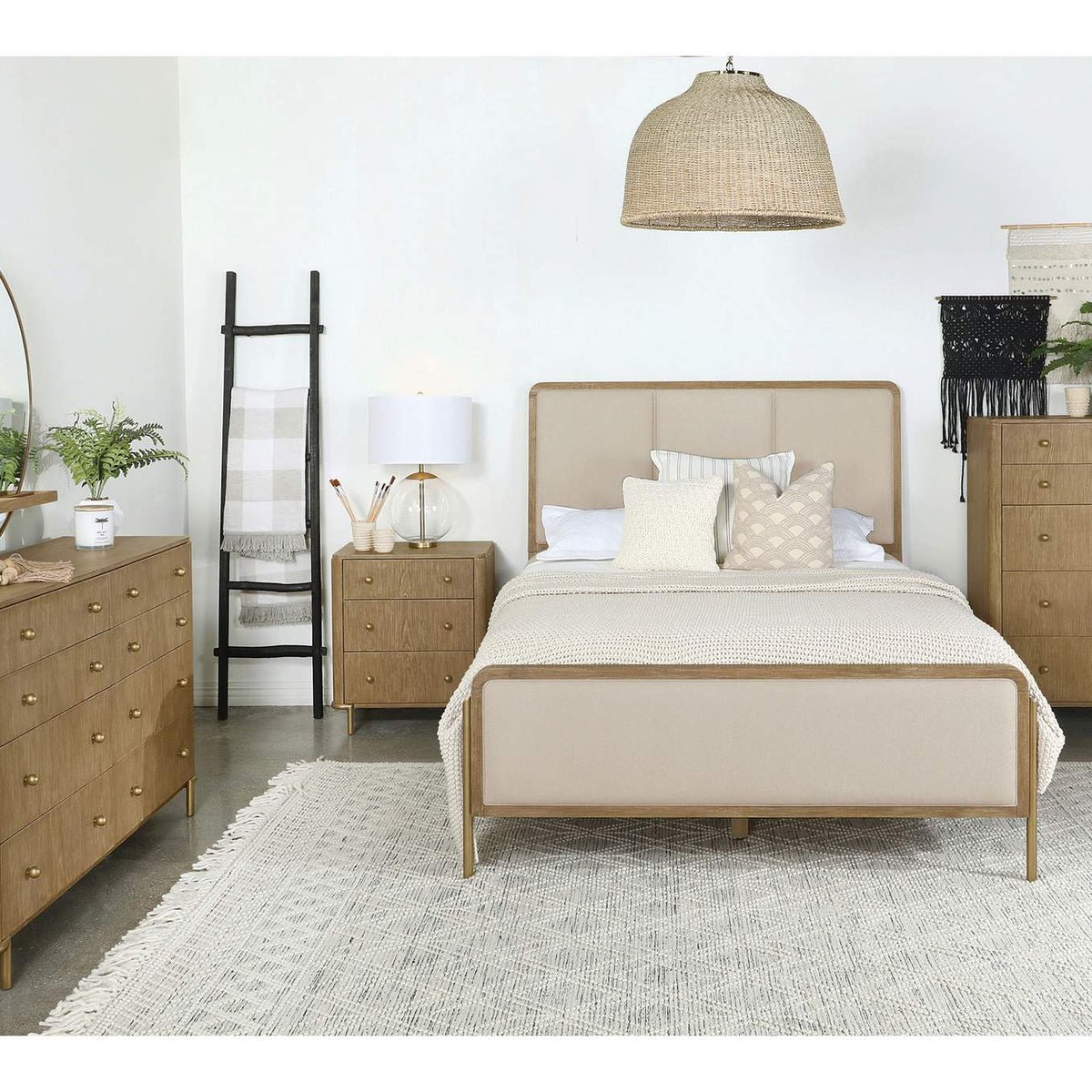 224301KWCRM Arini 56-inch California King Panel Bed Cream and Sand Wash