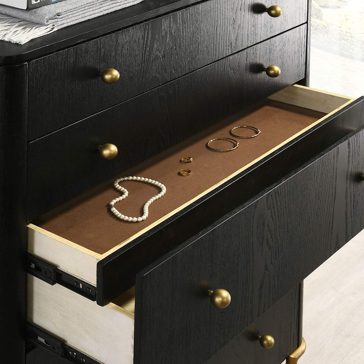 224335 Arini 5-drawer Bedroom Chest Black