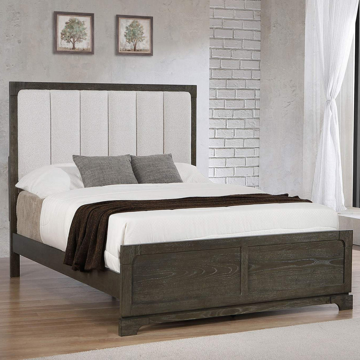 224930KE Gran Park 59-inch Eastern King Panel Bed Dark Cocoa