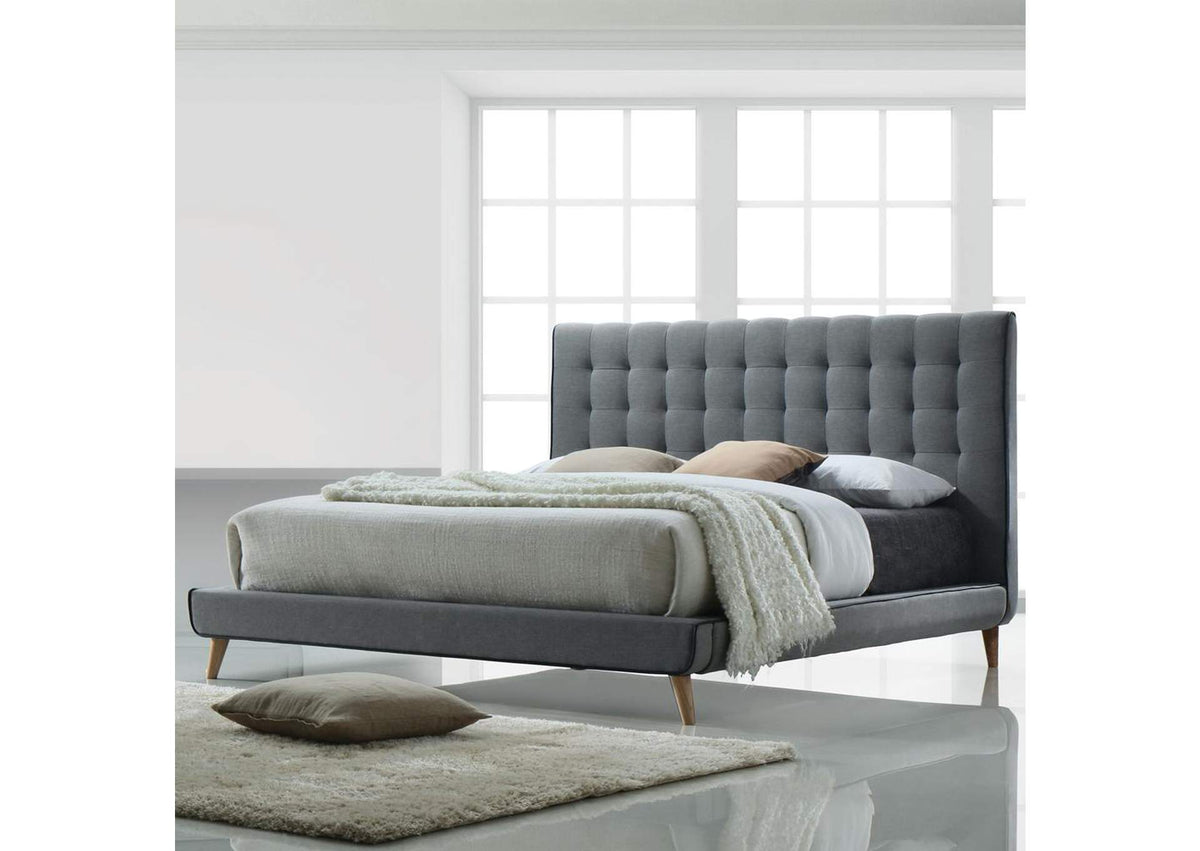 24520Q Valda Queen Bed