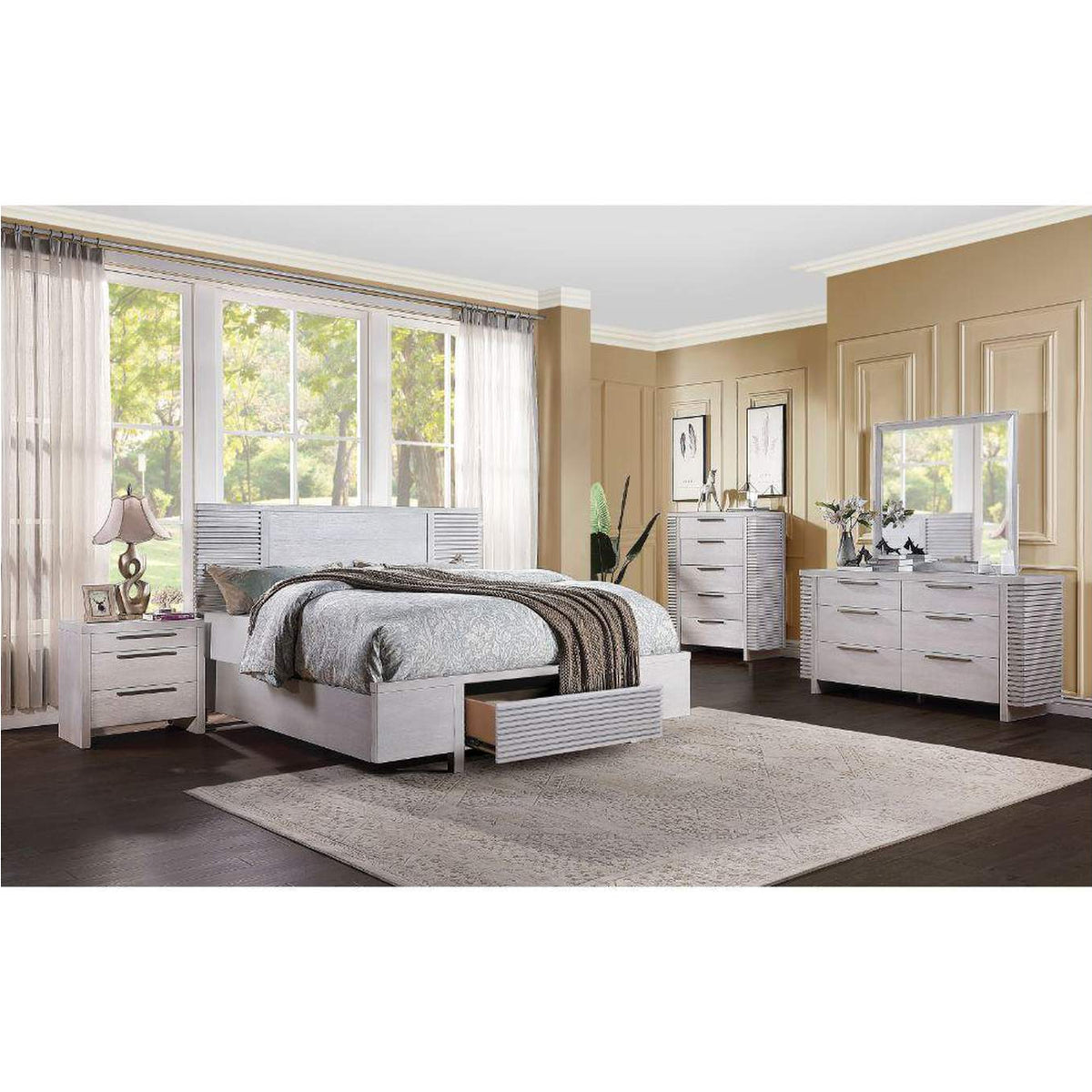28110Q Aromas Queen Bed