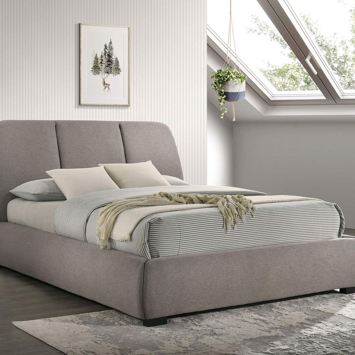 310090Q Mokena 46-inch Upholstered Queen Platform Bed Taupe