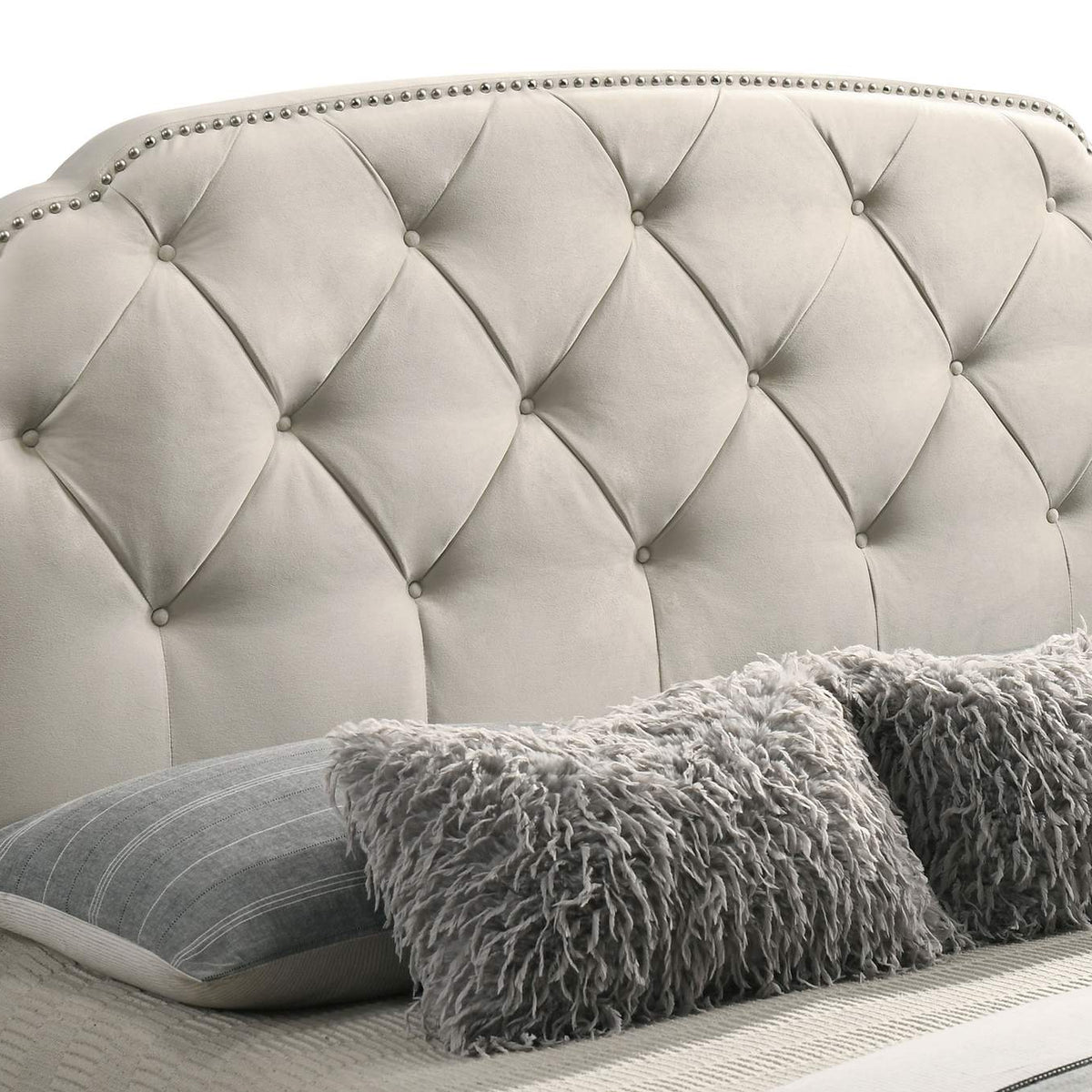 316011Q Marianna 4-drawer Upholstered Queen Storage Bed Cream
