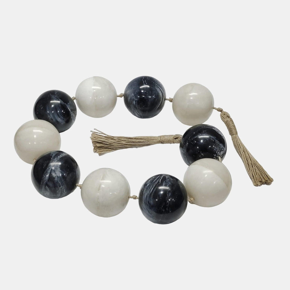 46" Swirled 3" Resin Beaded Garland - White / Black