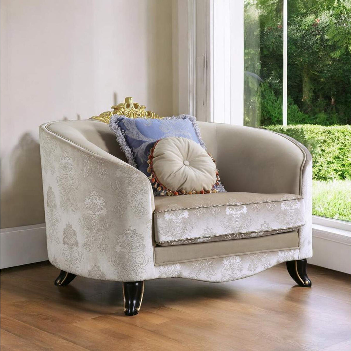 53947 Sheridan Chair with 2 Pillows