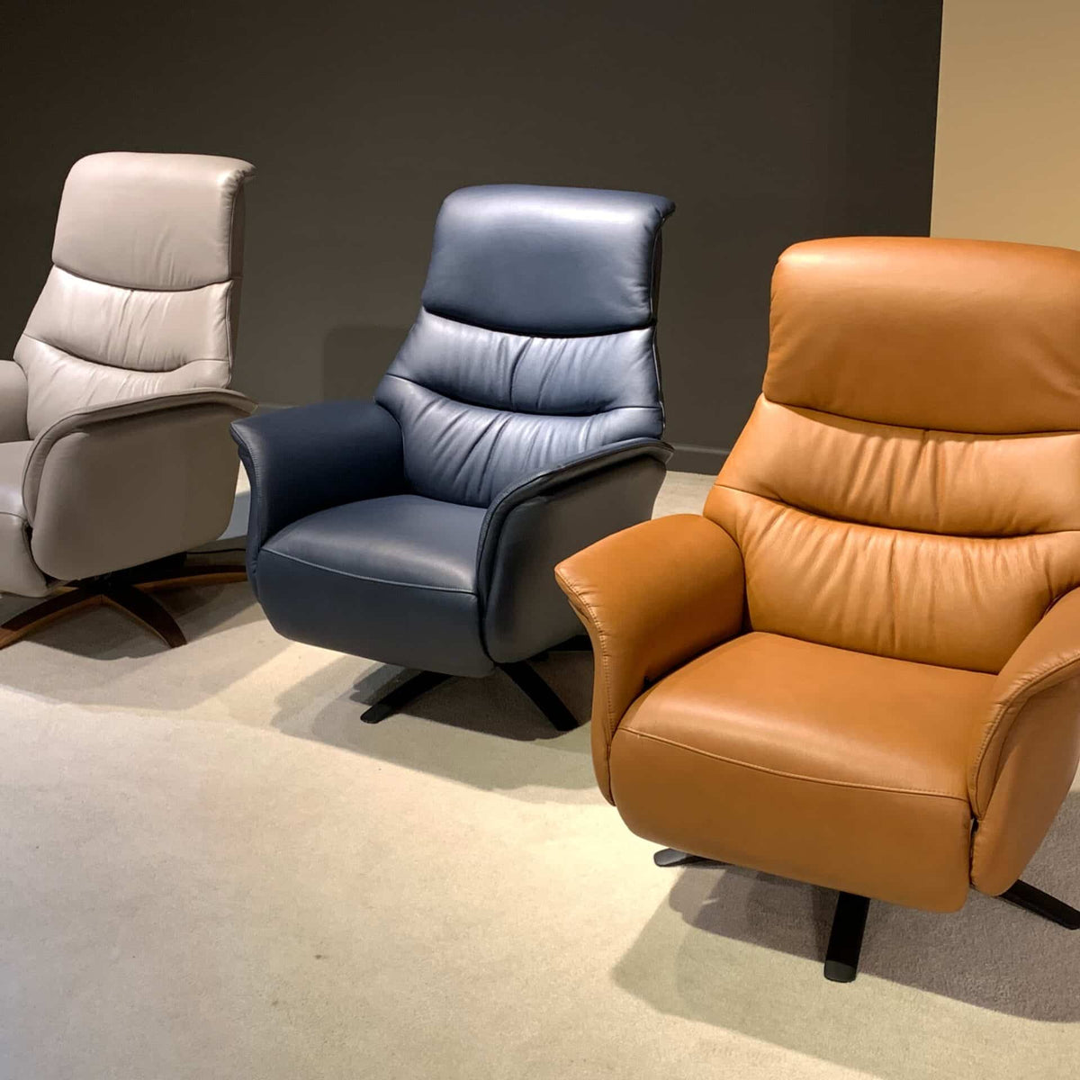 Hjort Knudsen 8051 Superior Swivel Recliner