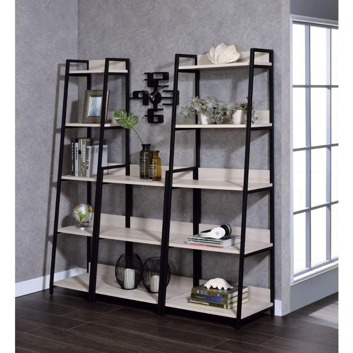 92674 Wendral 23"L Bookshelf