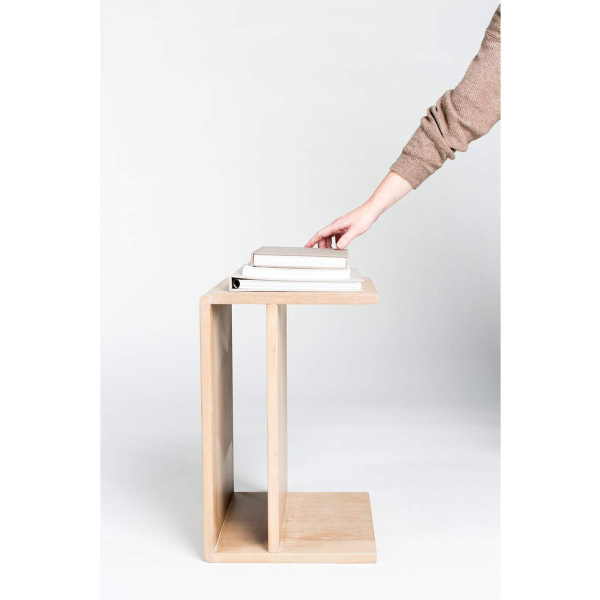 BC-1094-18 Hiroki Accent Table White Oak