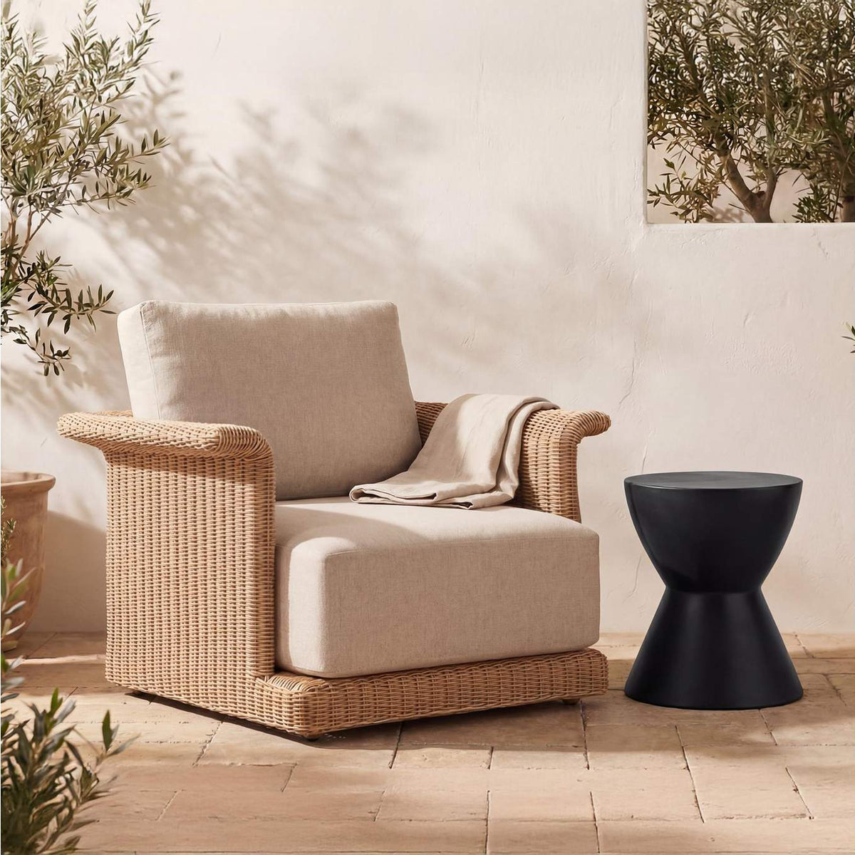 BQ-1022-02 Hourglass Outdoor Stool Black