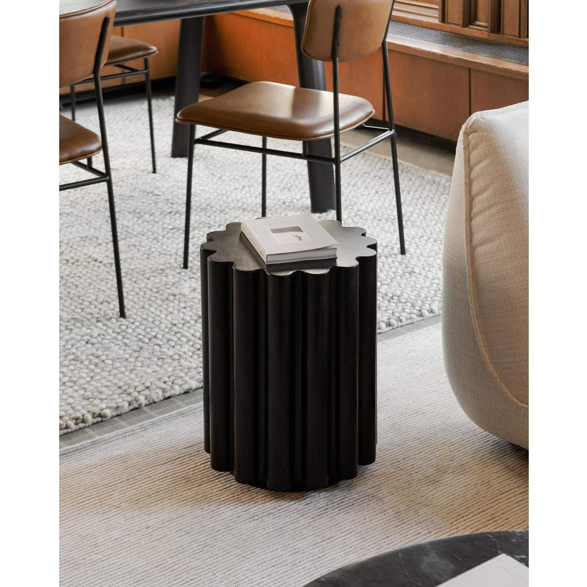 BQ-1062-02 Taffy Accent Table Black