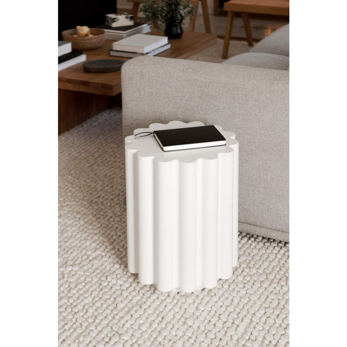BQ-1062-18 Taffy Accent Table White