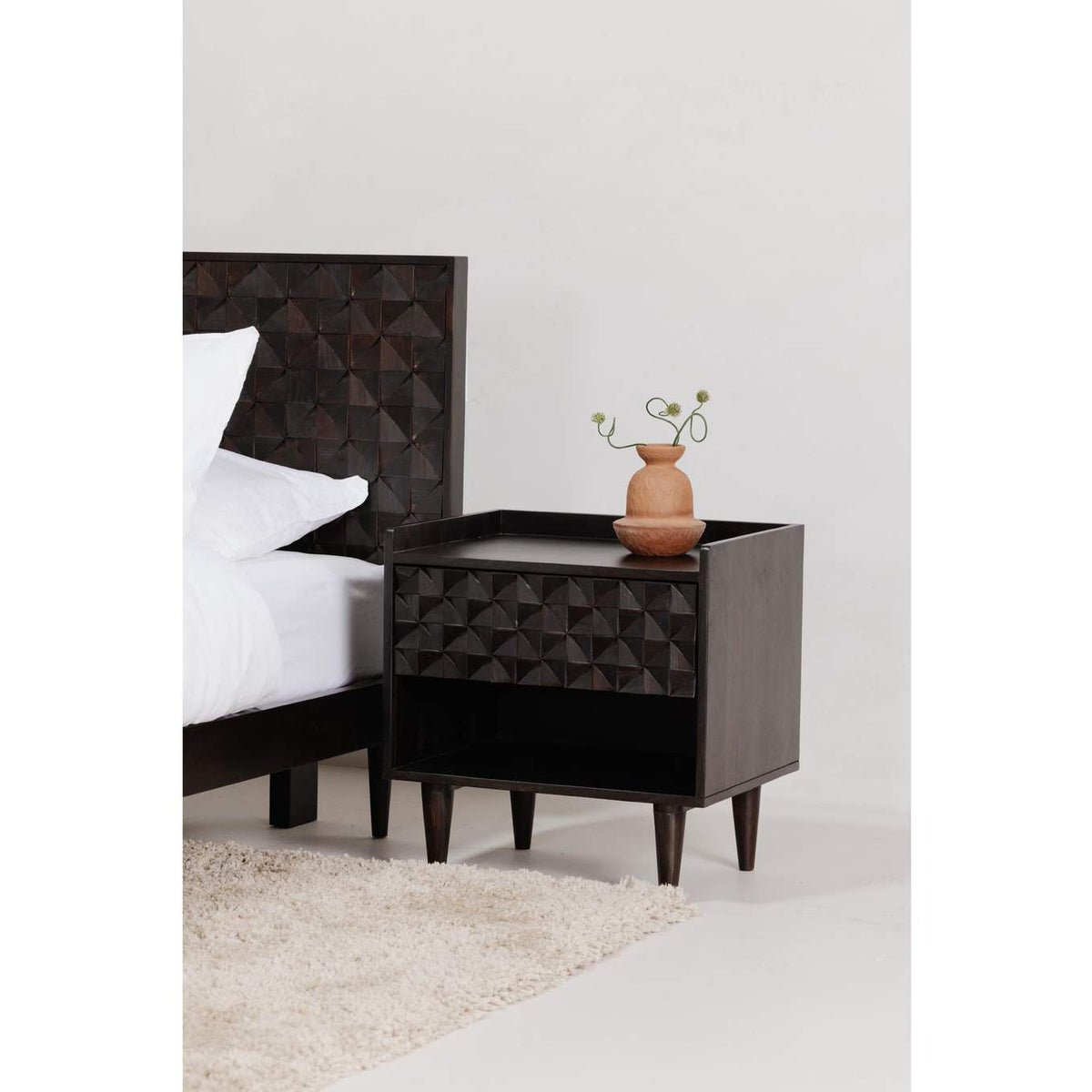 BZ-1133-02-0 Pablo King Bed Black
