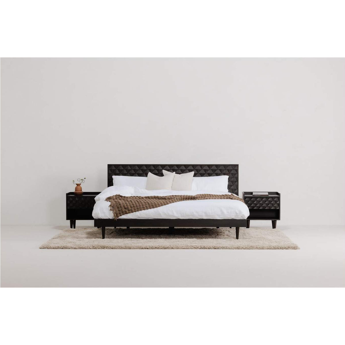 BZ-1133-02-0 Pablo King Bed Black