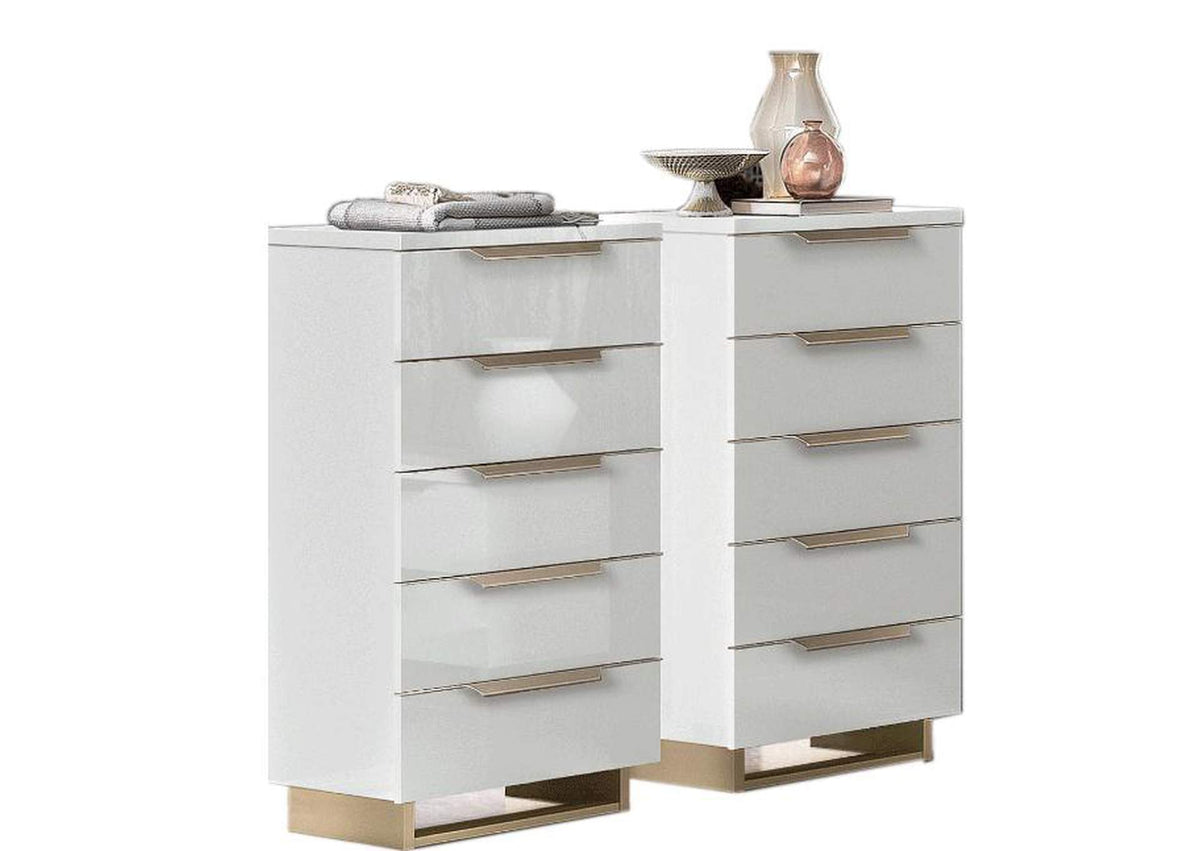 i32084 Smart White chest