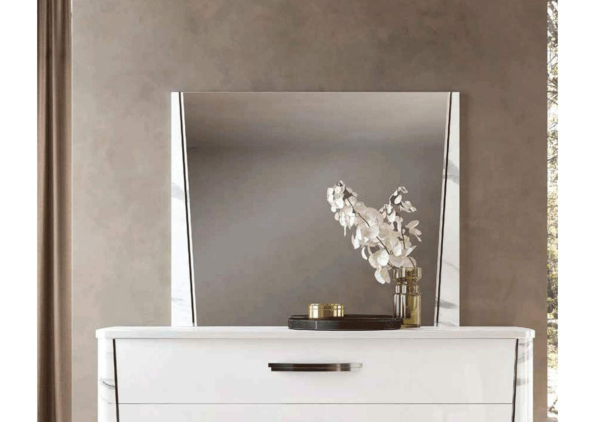 i37971 Anna status mirror