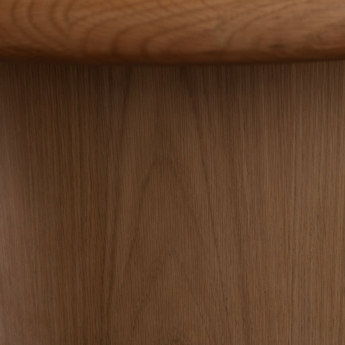 Campbell 40" Round Pedestal Cocktail Table