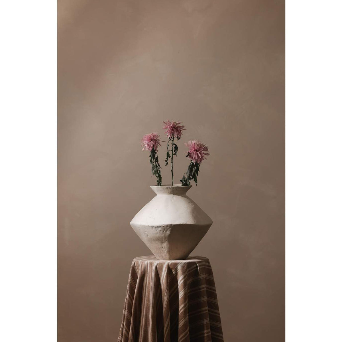 DD-1036-18 Raja Medium Decorative Vessel White