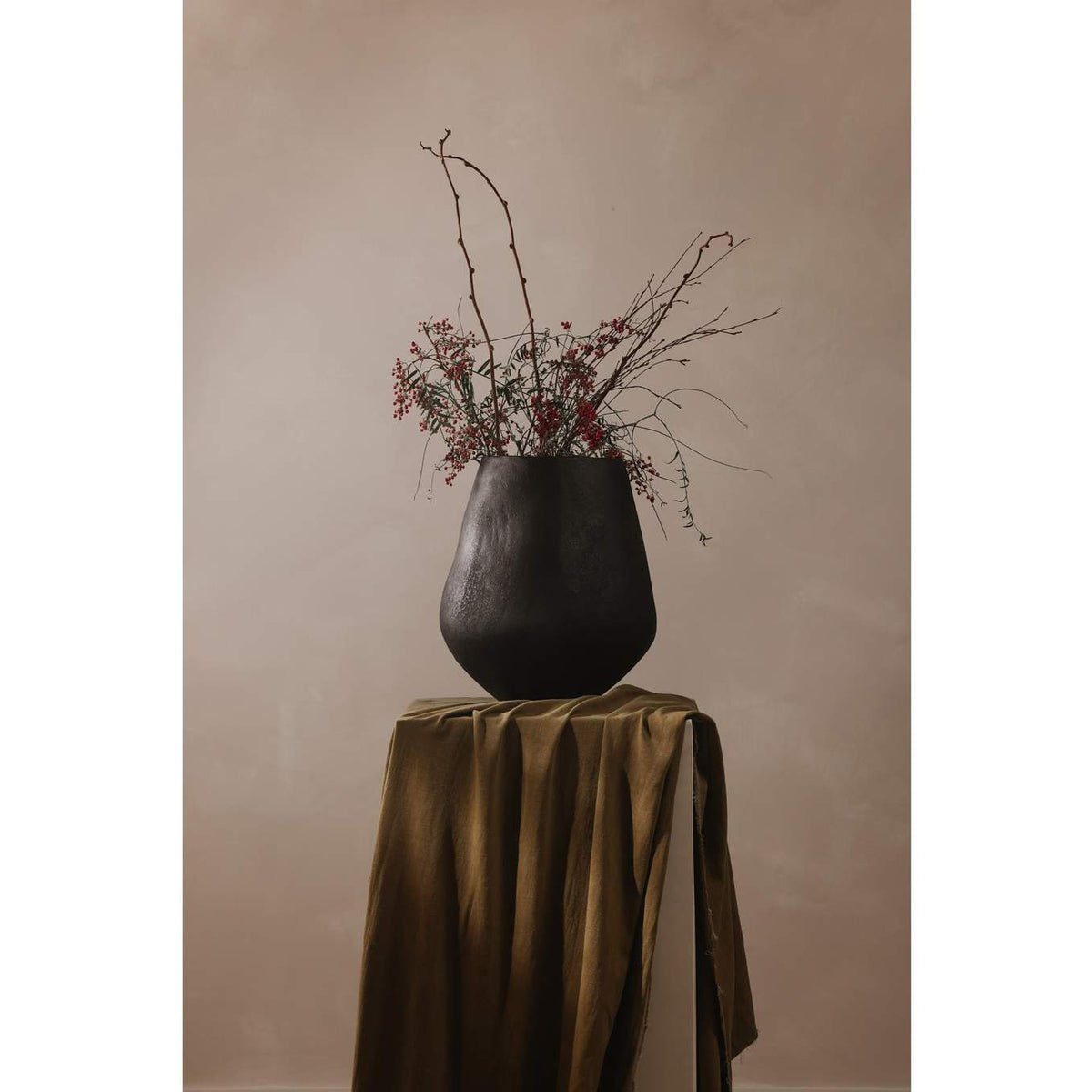 DD-1039-02 Voss Decorative Vessel Black