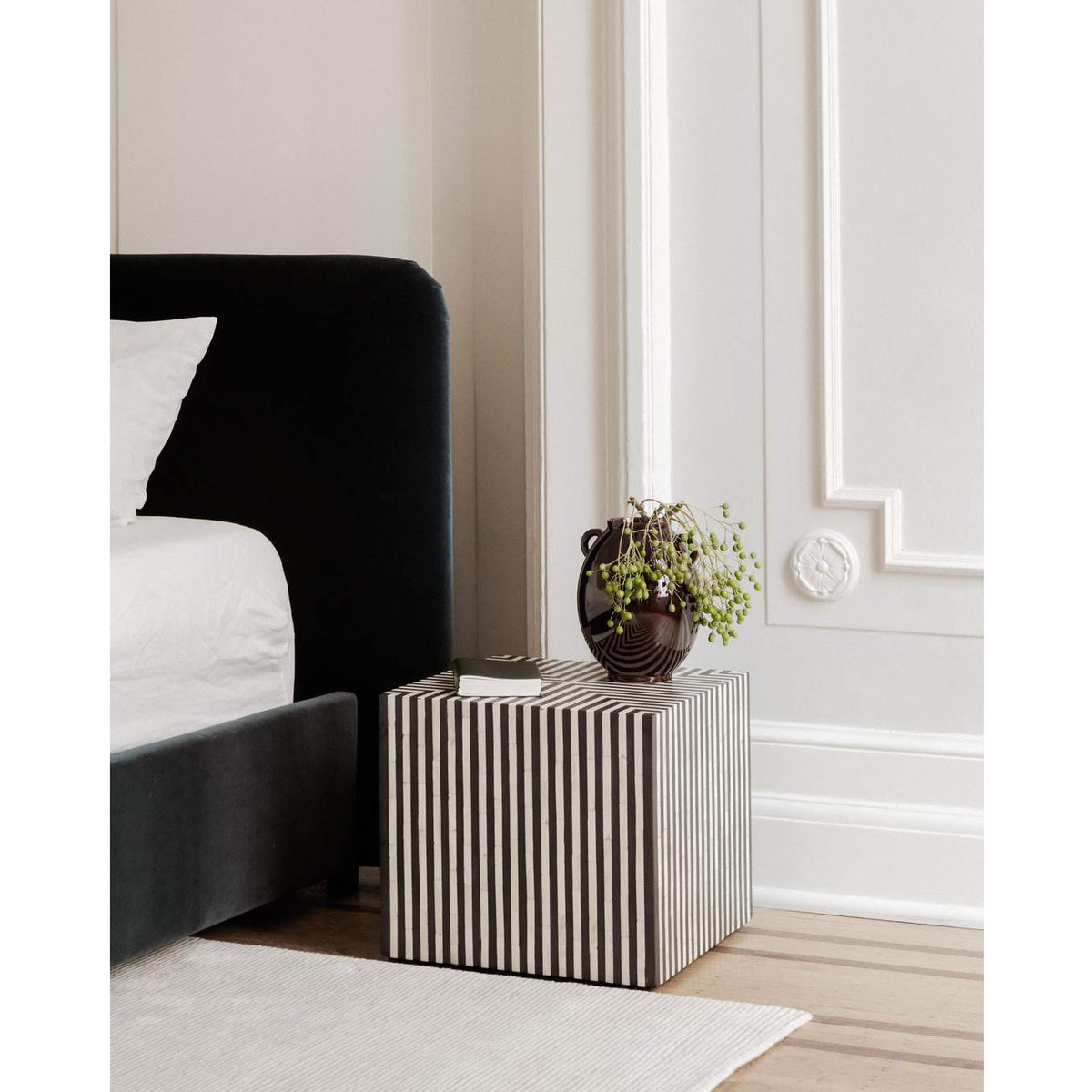 GZ-1149-37 Terning Side Table Black and White