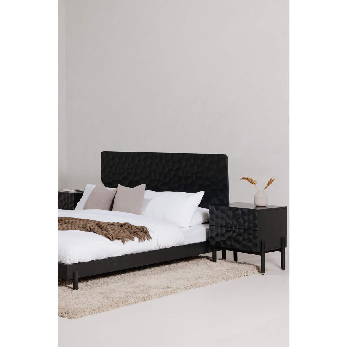 GZ-1160-02-0 Misaki Queen Bed Black