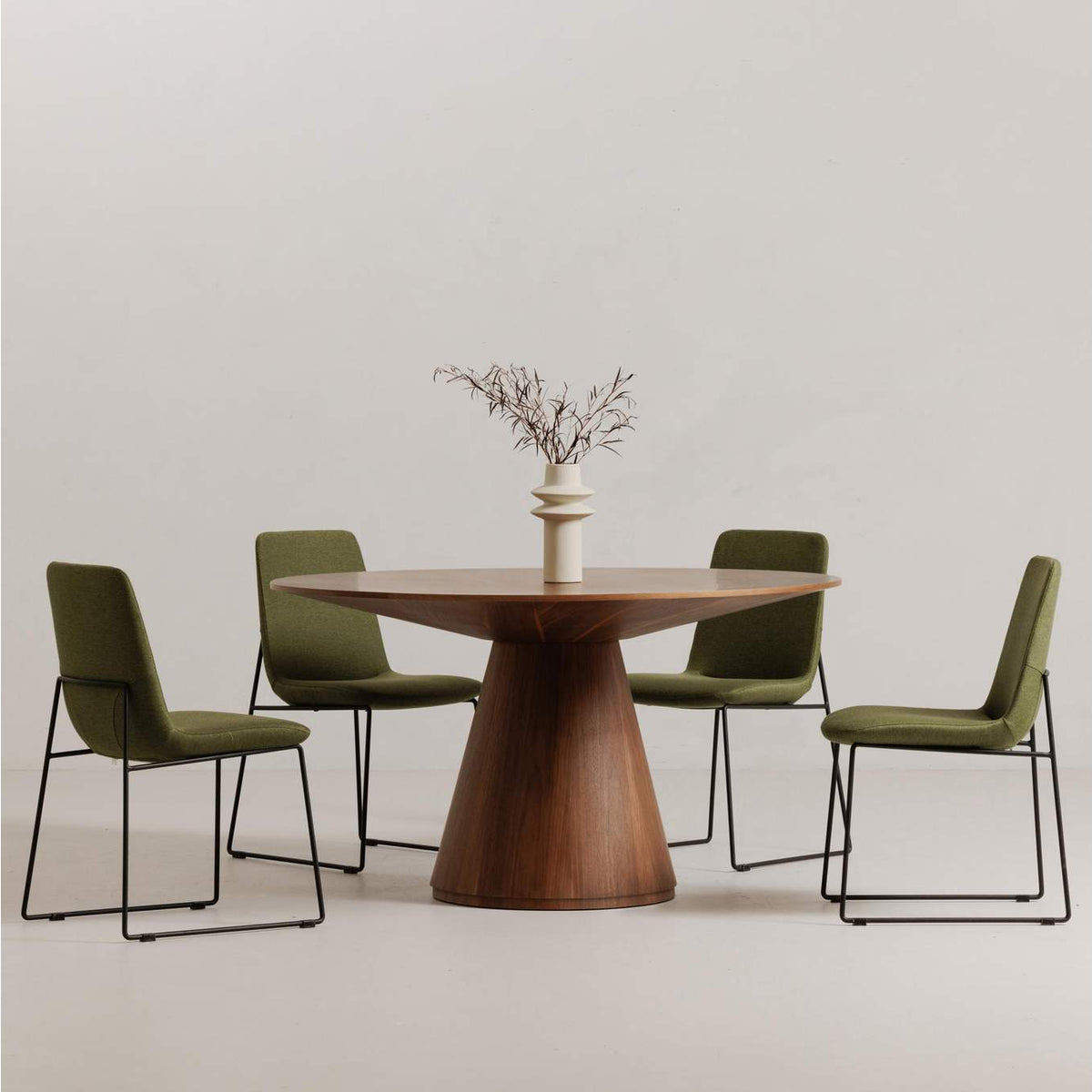 KC-1028-03-0 Otago 47In Round Dining Table Walnut