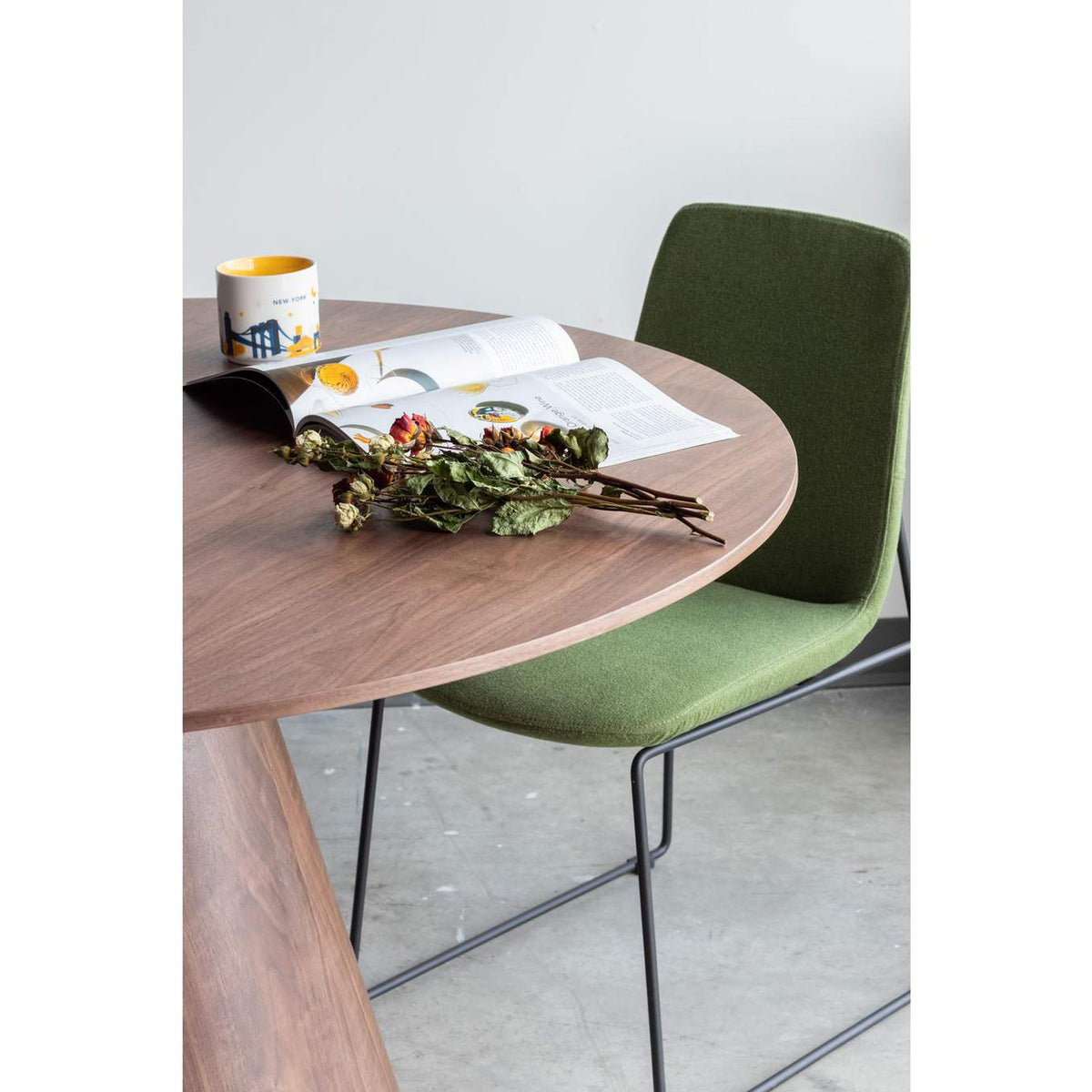KC-1028-03-0 Otago 47In Round Dining Table Walnut