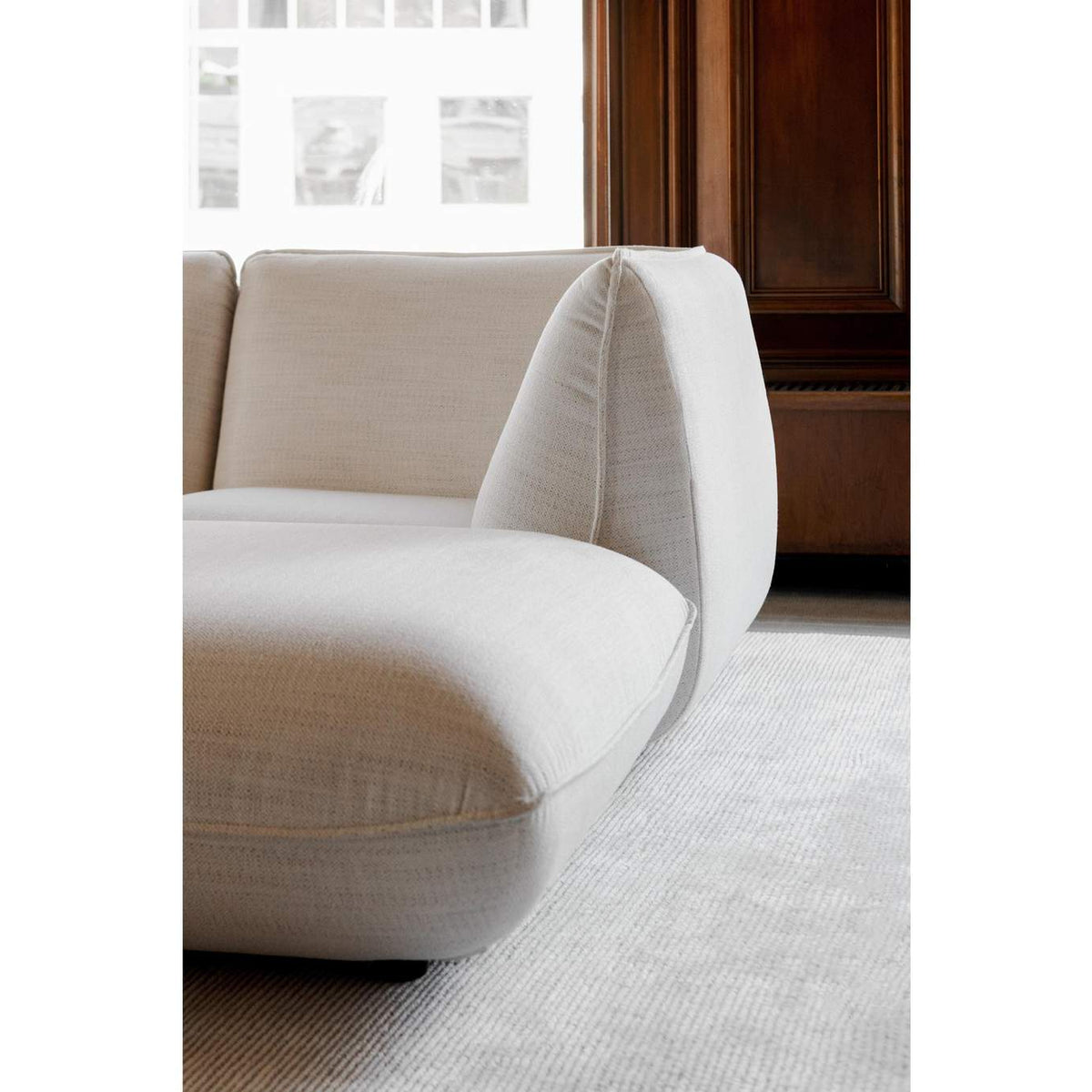 KQ-1014-18 Zeppelin Ottoman Salt Stone White