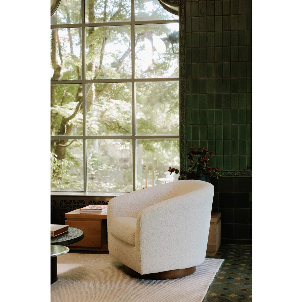 KQ-1015-24-USA Oscy Swivel Chair Faux Shearling White