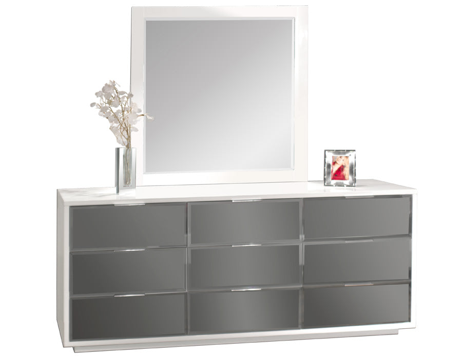 Mera-White lacq/mirror dresser