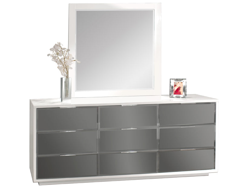 Mera-White lacq/mirror dresser